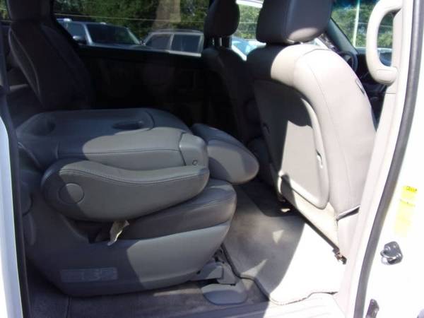 2009 Toyota Sienna XLE 7 Passenger 4dr Mini Van - $7995.00