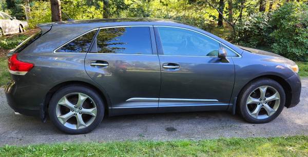 2011 Toyota Venza V6 with Trailer Hitch & Winter Tires - $10,500 (Lincoln MA)