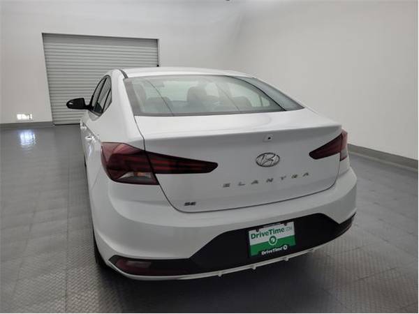 2019 Hyundai Elantra SE - sedan (Hyundai Elantra White)