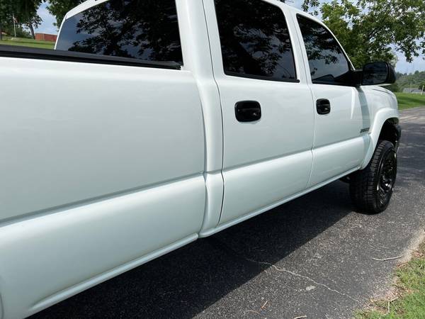 2004 Chevy Silverado 3500 Crew Cab 4WD SRW 8.1 - $22,900 (Forsyth, MO)