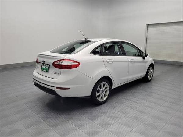 2019 Ford Fiesta SE - sedan (Ford Fiesta White)