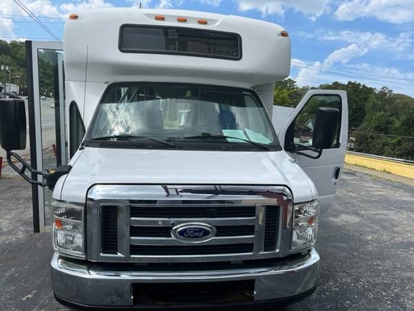 2016 FORD E450 SUPER DUTY BUS - $15,950 (BULLDOG MOTORS CHATTANOOGA TENNESSEE)