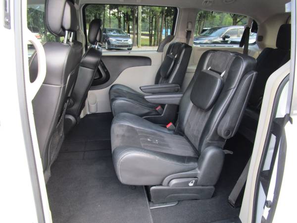 2014 Chrysler Town  Country 4dr Wgn Touring-L 30th Anniversary - $8,995 (Carfinders Auto Outlet)