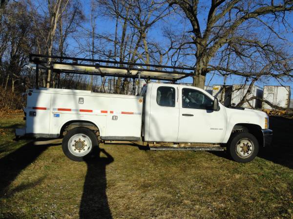 2012 RUST FREE CHEVY SILVERADO 3500, EXT CAB, 4WD WITH UTILITY BED - $12,500