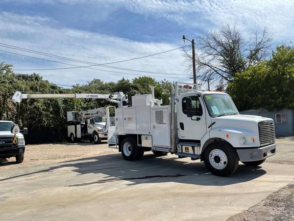 2009 Freightliner M2 106 DIESEL UTILITY BED W/5000LB CRANE & REMOTE - $49,950 (**SALE PRICED**87,954 MILES**ONE OWNER**GOOD CARFAX**)