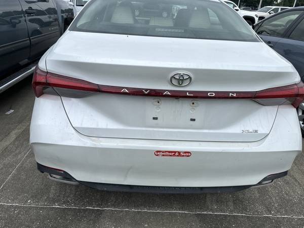 2020 Toyota Avalon XLE sedan Wind Chill Pearl - $26,986 (CALL 812-413-2582)
