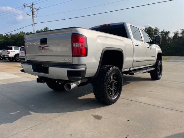 2019 GMC Sierra 2500 Denali Crew Cab 4WD - $54,900 (WE DELIVER ANYWHERE)