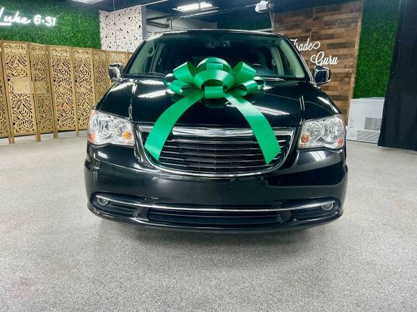 2016 Chrysler Town & Country Mini Van Touring-L Anniversary Edition Passenger Va - $16,991 (Trade Guru)