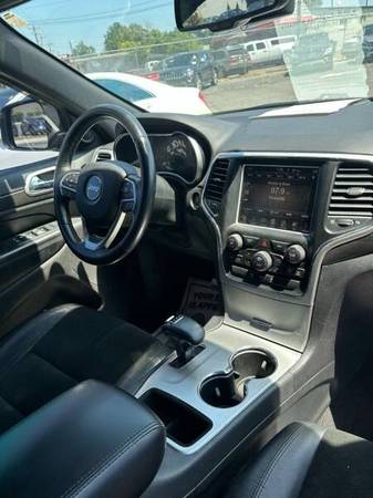 2015 Jeep Grand Cherokee Altitude 4x2 4dr SUV 3.6L V6 - $19,999 (Charlotte)