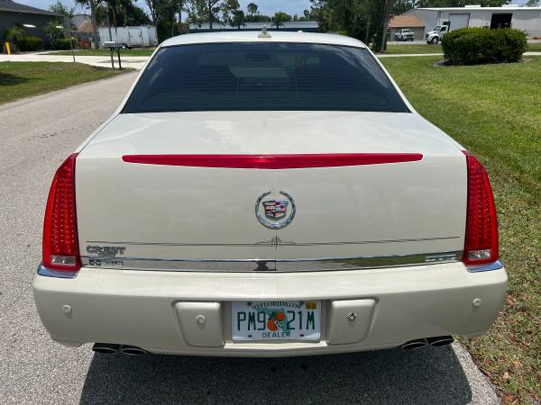 2011 Cadillac DTS   (2) Owner Fl Car   Very Clean   GREAT Service - $7,250 (Fort Myers)