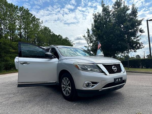 2013 Nissan Pathfinder SL PRICED TO SELL! - $10,999 (2604 Teletec Plaza Rd. Wake Forest, NC 27587)