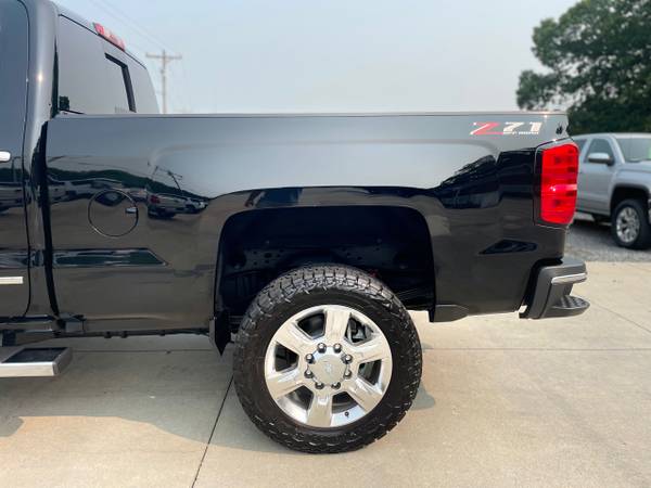 2019 Chevrolet Silverado 2500 LTZ Crew Cab 4WD SWB - $48,900 (WE DELIVER ANYWHERE)