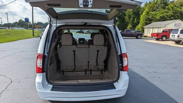 2015 Chrysler Town & Country Touring - $1,995