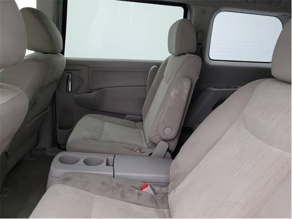 2016 Nissan Quest SV - mini-van (Nissan Quest Silver)