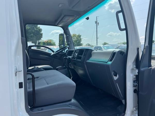 2018 ISUZU NRR ROLLBACK TRUCK 5.2 LITER I4 DIESEL 74K MILES 1 OWNER - $54,988 (Murfreesboro)