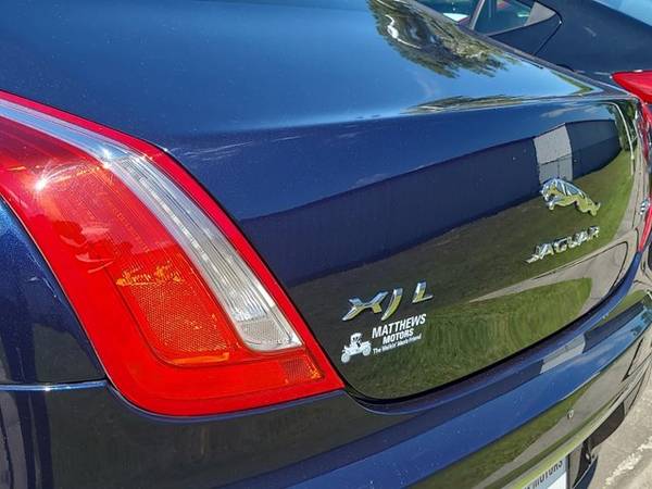 2016 Jaguar XJ L Portfolio w/ illumination Pkg. (Jaguar XJ Sedan)