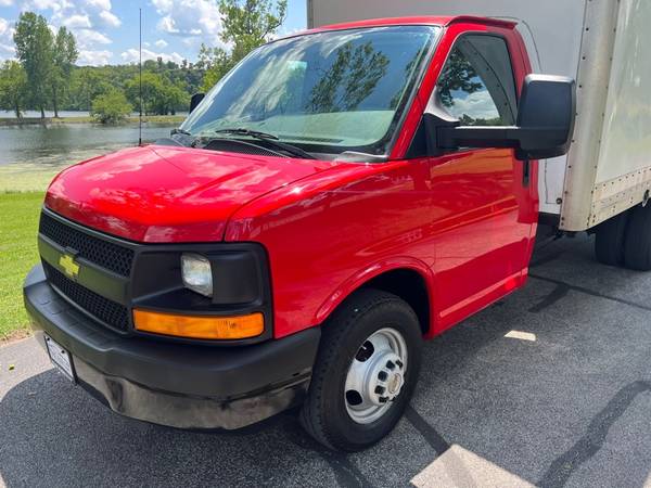 2016 Chevrolet Express Box Truck G3500 - $18,900 (Forsyth, MO)