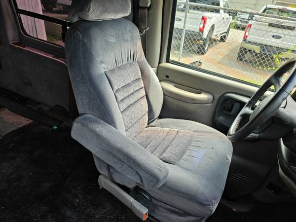 1998 Chevrolet Express G1500 Cargo - $4,500 (wilmington)