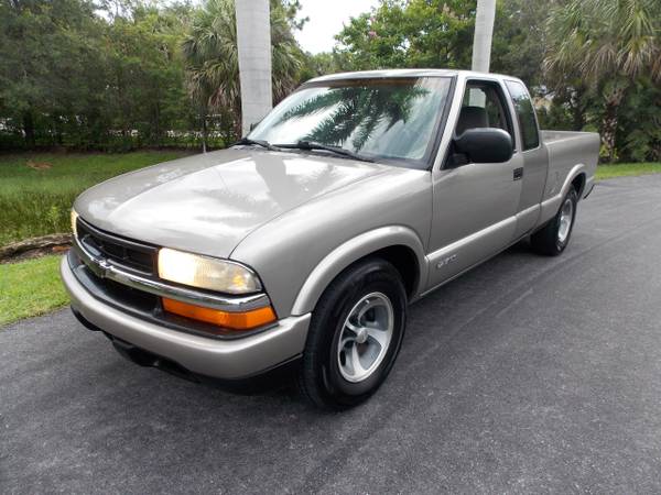 2003 Chevrolet S-10 Ext Cab 123 WB LS - $6,990 (Vero beach)