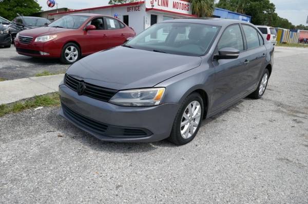 2012 Volkswagen Jetta SE 4dr Sedan 6A w/ Convenience and Sunroof - $8,995