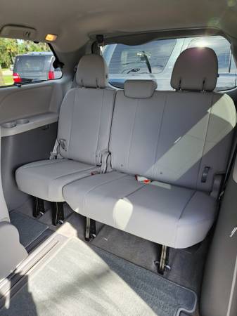 2018 Toyota Sienna XLE Minivan - 1 Owner - Loaded! - $22,900 (Orange City)