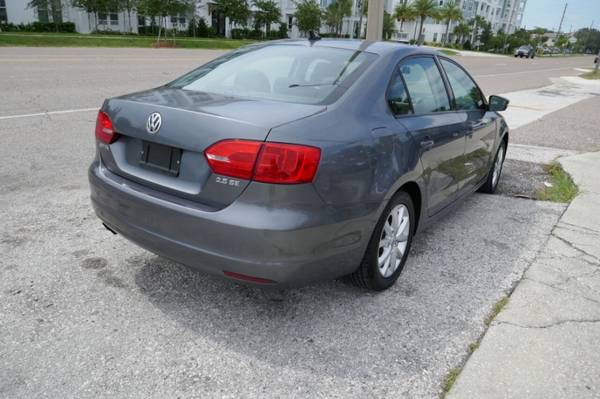 2012 Volkswagen Jetta SE 4dr Sedan 6A w/ Convenience and Sunroof - $8,995