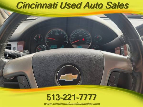 2013 Chevrolet Suburban LT 5.3L V8  4X4 - $14,995