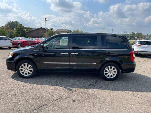 2015 Chrysler Town  Country Touring - $12,999 (Prestige Motor Sales -Maineville)
