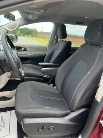 2020 Chrysler Voyager Accessible Van - $34900.00 (Newnan)
