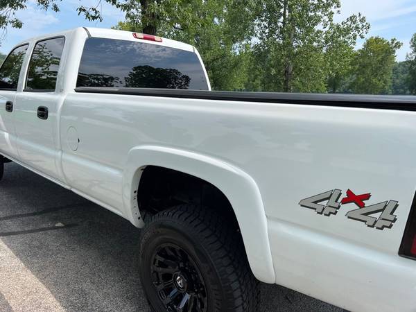 2004 Chevy Silverado 3500 Crew Cab 4WD SRW 8.1 - $22,900 (Forsyth, MO)