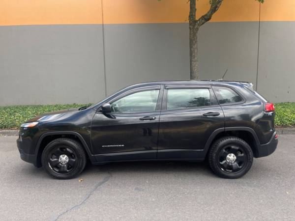 2014 JEEP CHEROKEE SPORT 4DR SUV/CLEAN CARFAX - $8,995
