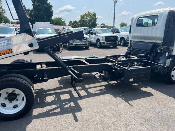 2018 ISUZU NRR ROLLBACK TRUCK 5.2 LITER I4 DIESEL 74K MILES 1 OWNER - $54,988 (Murfreesboro)