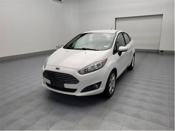 2019 Ford Fiesta SE - sedan (Ford Fiesta White)