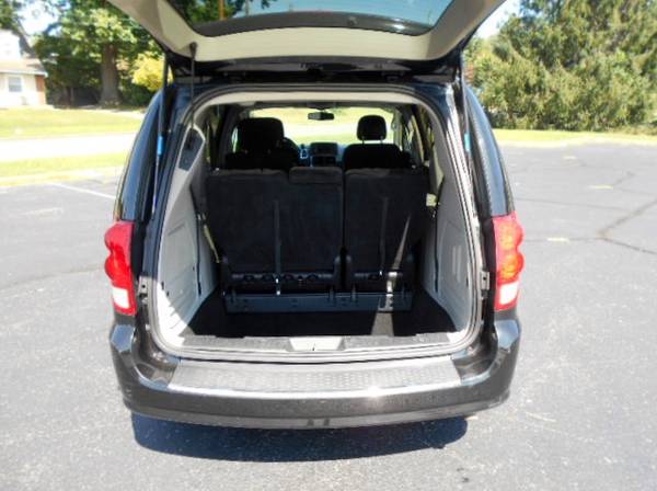 2012 Dodge Grand Caravan Crew (new tires) (rear entertainment system) - $6,995 (Roanoke)