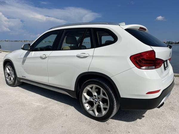 2015 BMW X1 sDrive28i~ WHITE/ BEIGE LEATHER~ PANO ROOF~ 2.0 4 CYL~ GREAT ON - $11,890 (Sarasota, FL)