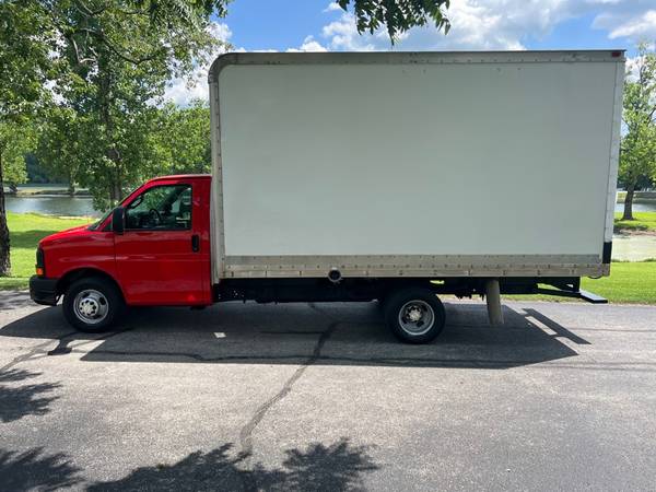 2016 Chevrolet Express Box Truck G3500 - $18,900 (Forsyth, MO)