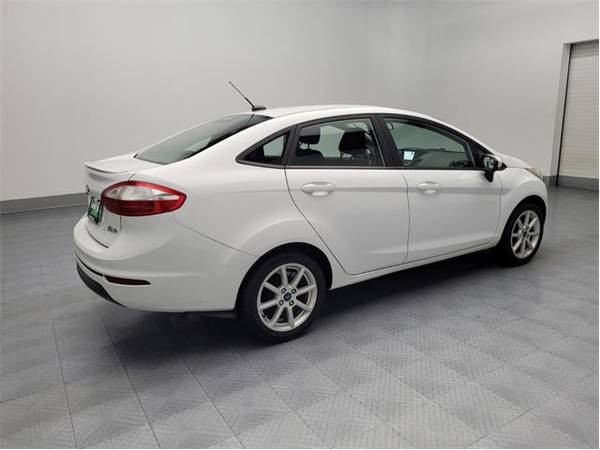 2019 Ford Fiesta SE - sedan (Ford Fiesta White)