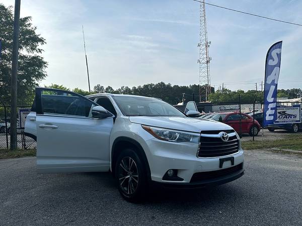 2016 Toyota Highlander XLE PRICED TO SELL! - $18,999 (2604 Teletec Plaza Rd. Wake Forest, NC 27587)