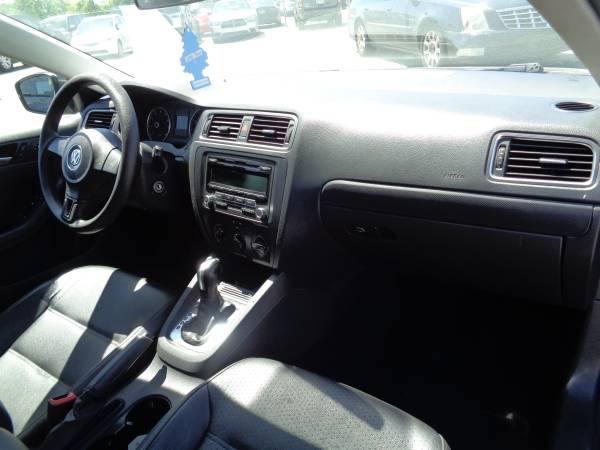 2014 Volkswagen Jetta Sedan - $8,391 (Greenville)