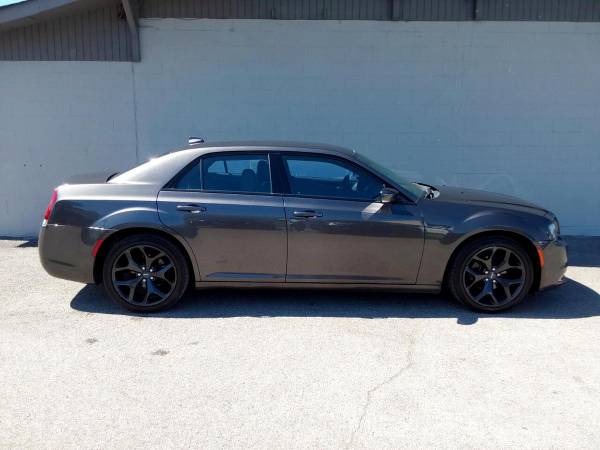 2021 Chrysler 300 S - $29,500 (+ GUARANTEED APPROVAL! 615 AUTO SALES)