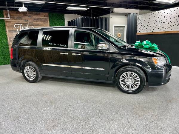 2016 Chrysler Town & Country Mini Van Touring-L Anniversary Edition Passenger Va - $16,991 (Trade Guru)