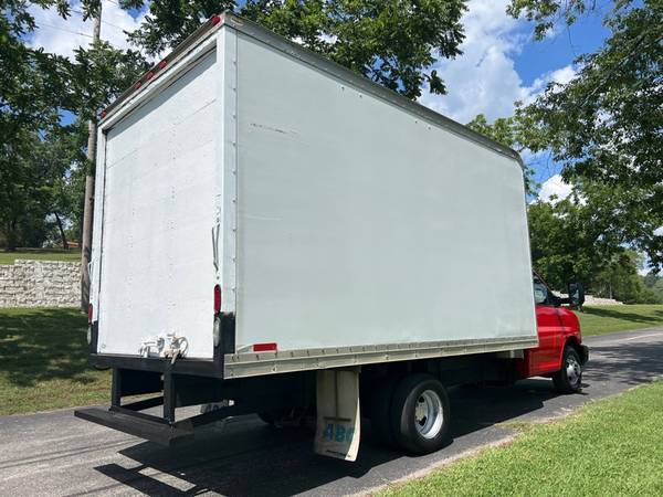 2016 Chevrolet Express Box Truck G3500 - $18,900 (Forsyth, MO)