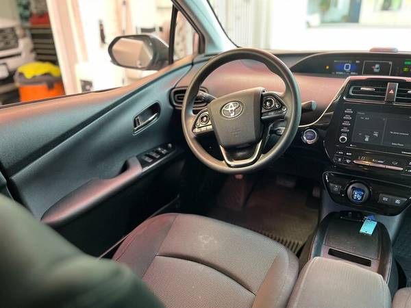 2022 Toyota Prius L Eco - $20,995 (1055 East Walnut st Pasadena Ca 91106)