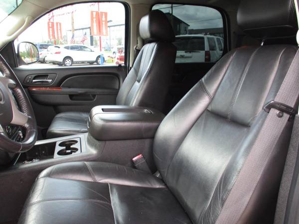 2011 GMC YUKON SUV 4-DR - SE HABLA ESPANOL (+ WE HAVE FINANCING APPROVALS FOR ALL CREDIT TYPES!)