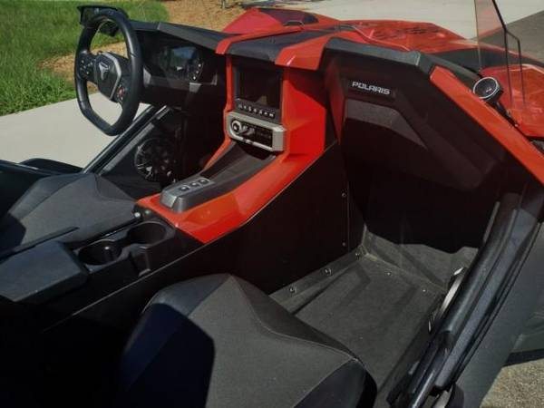 2021 Polaris SLINGSHOT SL AUTOMATIC RUNS GREAT FREE SHIPPING IN FLORIDA SL - $20,995 (+ Gulf Coast Auto Brokers)