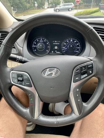 2016 Hyundai Azera Limited - $16,100 (Duncan)