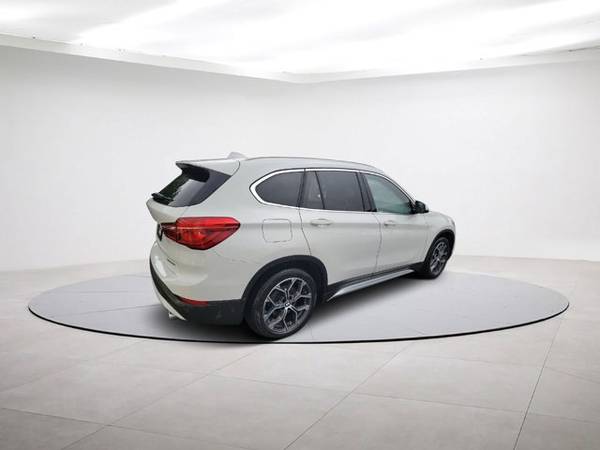 2021 BMW X1 xDrive28i w/ Panoramic Sunroof (BMW X1 Sedan)