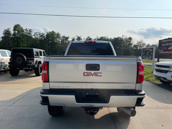 2019 GMC Sierra 2500 Denali Crew Cab 4WD - $54,900 (WE DELIVER ANYWHERE)