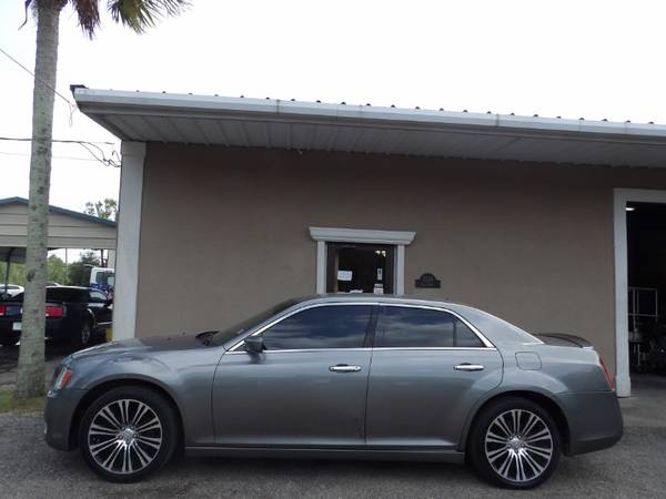 2011 Chrysler 300 Limited RWD - $7,988 (39466)