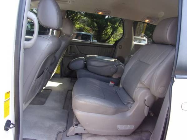 2009 Toyota Sienna XLE 7 Passenger 4dr Mini Van - $7995.00